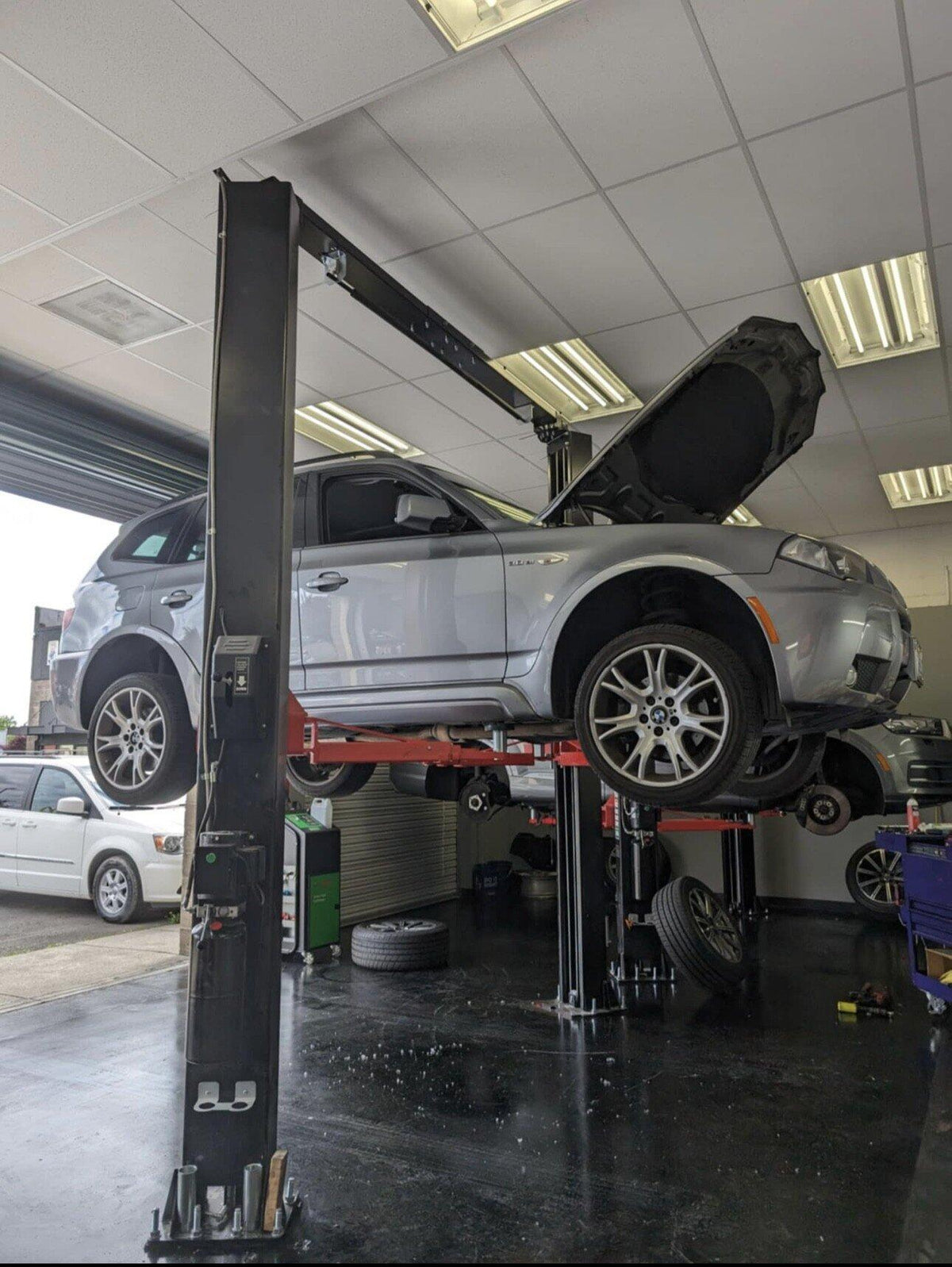 Olympic 2PCF-9 9,000 lb 2-Post Clear Floor Car Lift – Symmetric Arms, 2-Stage Adapters, 10-Year Warranty
