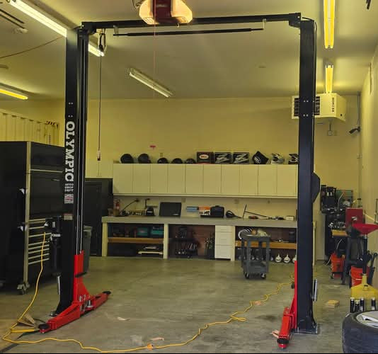 Model: 2PCFHD-15 / 15,000‐lb. Gold Series HDXL / Symmetric Post / Clear floor / Single Point Lock Release / Long Reach Extension Arms / 2-Stage Foot Pads / 10-Year Warranty / 174″ H X 156″ W